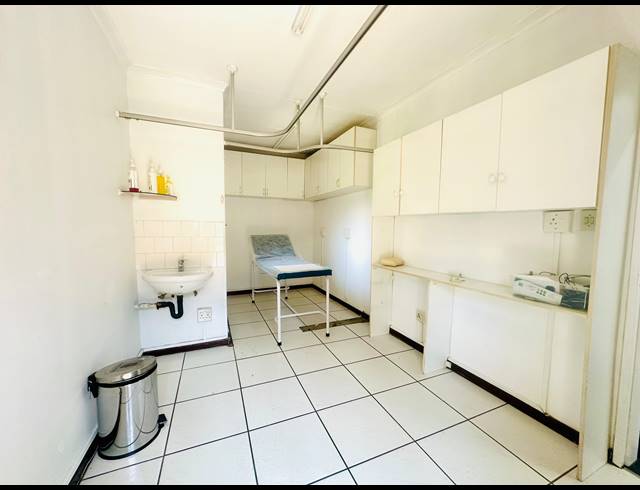475M² MEDICAL SUITE TO LET IN ALBERTON NORTH